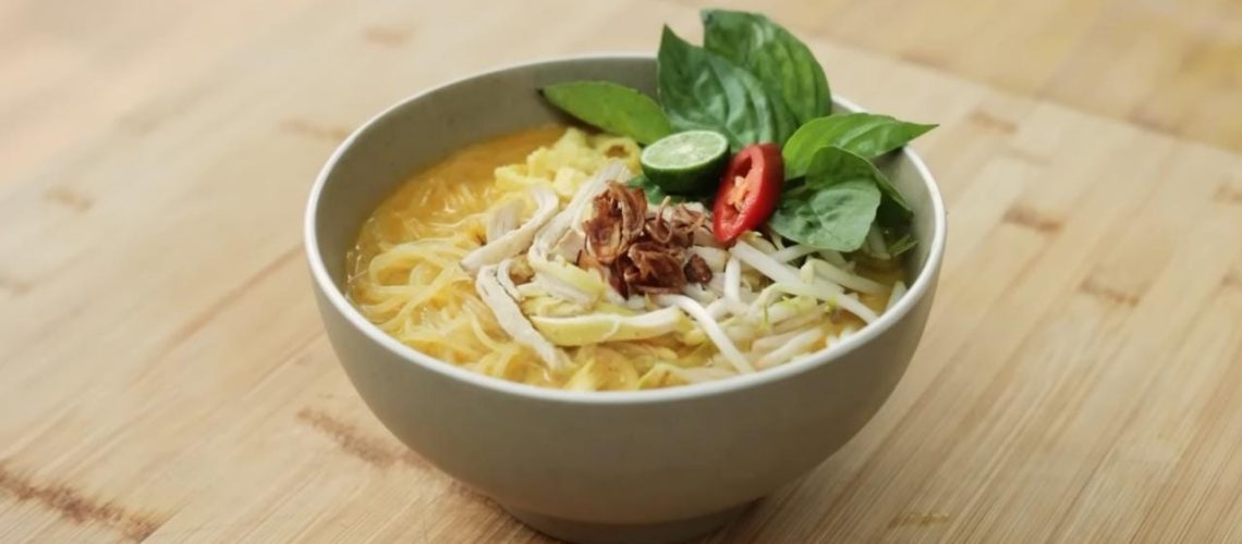 MEMBUAT BIHUN AYAM KUAH LAKSA